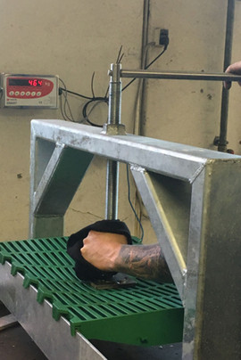 Pressure-test-weaner-slat