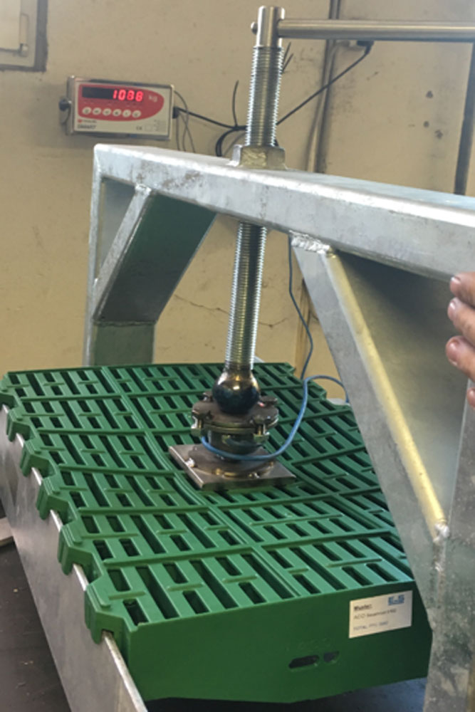 Pressure test sow slat Pressure test sow slat